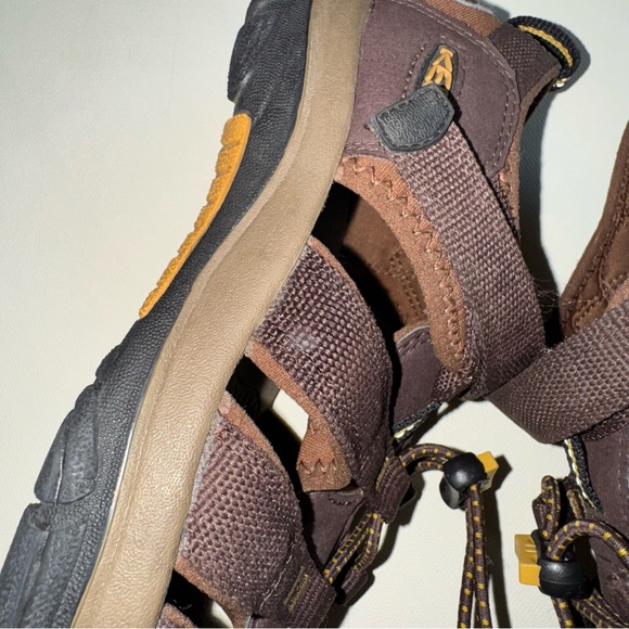 Big Kids Keen Newport H2 Brown Outdoor Sandals - Picture 5 of 8